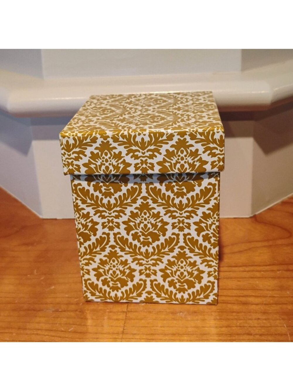 NEW Aromatique Bergamot Orange 9 oz Candle in Glass Decorative Cube w/Gift Box - Picture 5 of 6